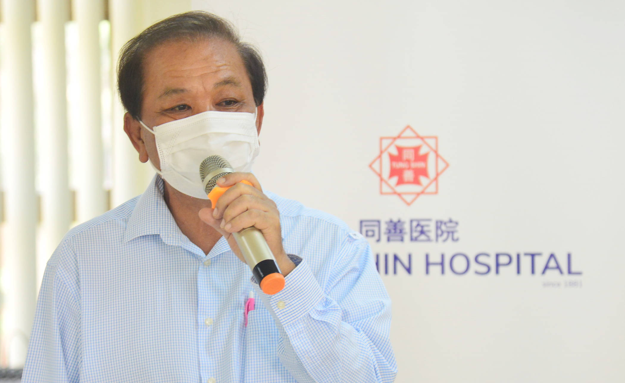 中国驻马大使馆移交口罩给同善医院