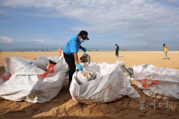 供FB／100志工净滩捡70kg垃圾，出门旅游别留垃圾