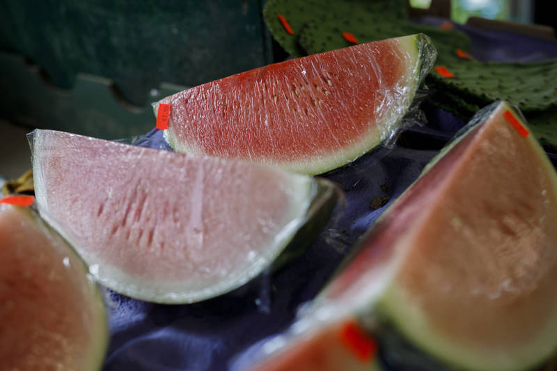 俄罗斯一家人吃西瓜2死1命危 疑为超市「灭虫」惹的祸
