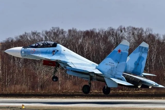俄罗斯／中国歼-16国际首秀 比赛不敌苏-30SM