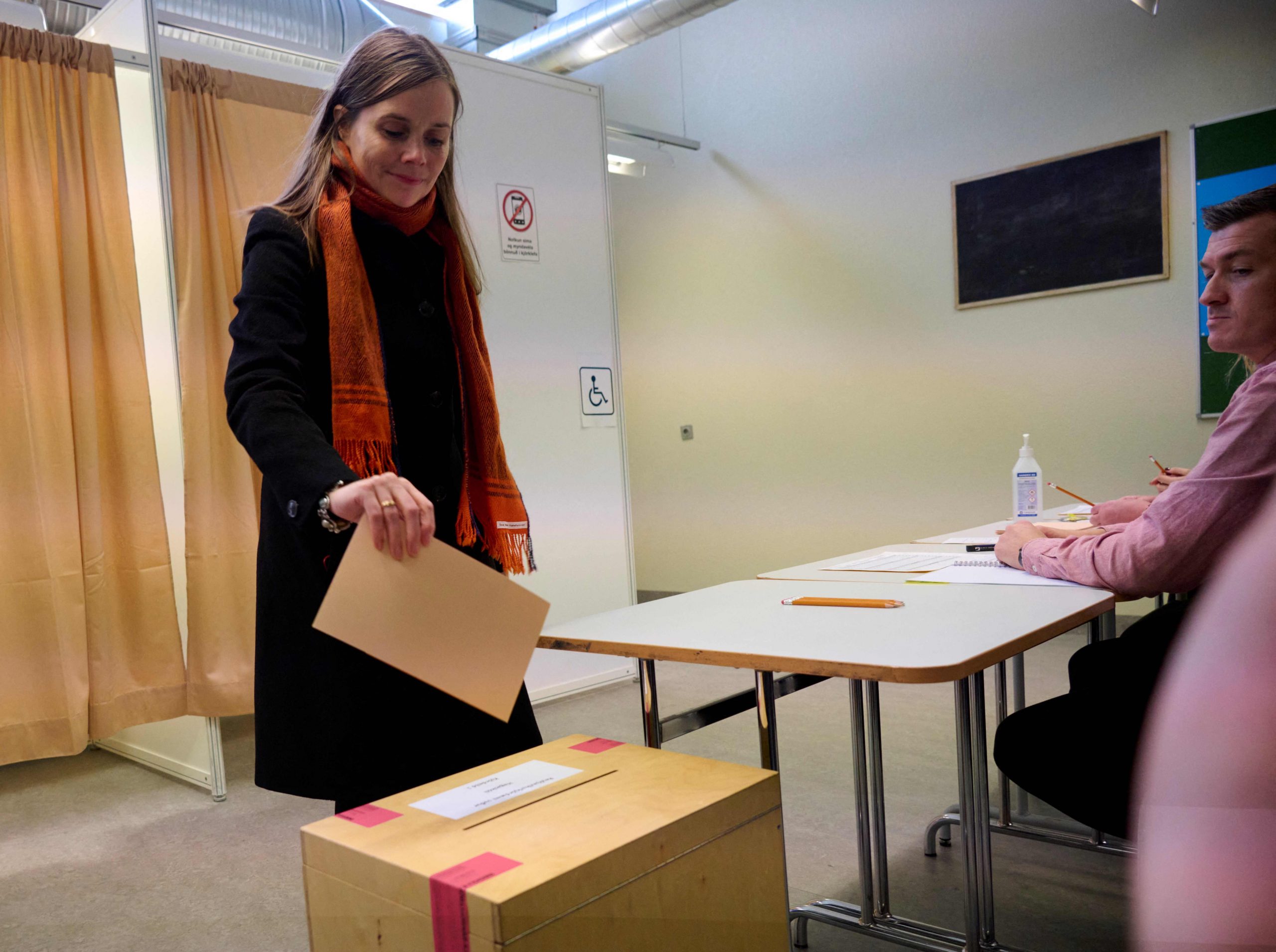 冰岛／大选举行 执政联盟可望维持多数但前景仍不确定 