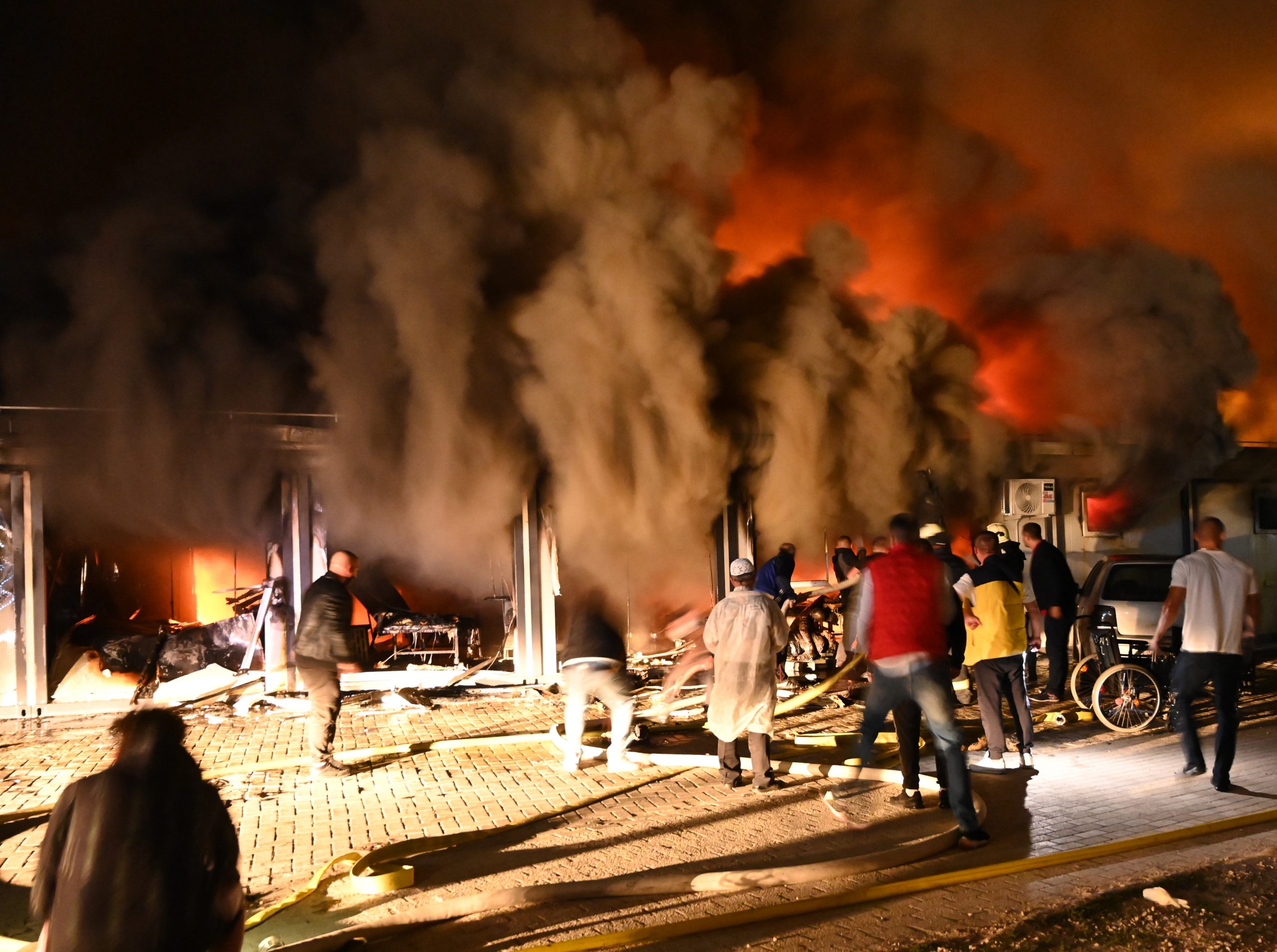 北马其顿一冠病医院发生火灾酿14死