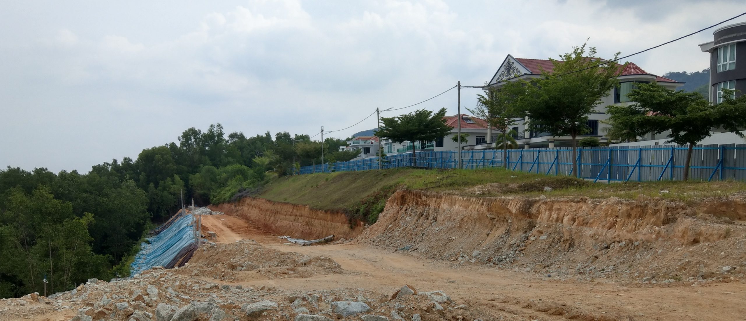 大霹雳时事焦点／山坡施工建屋道路现裂缝 发展商：正常现象无需担心