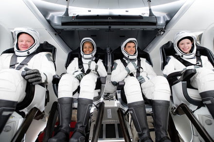 拼盘　　创造太空历史 SpaceX将送首个全平民机组进入太空轨道