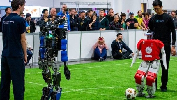 足球机械人盼挑战人类世杯冠军队