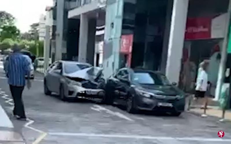 新加坡|引擎盖掀起挡视线 司机开“烂车”酿祸