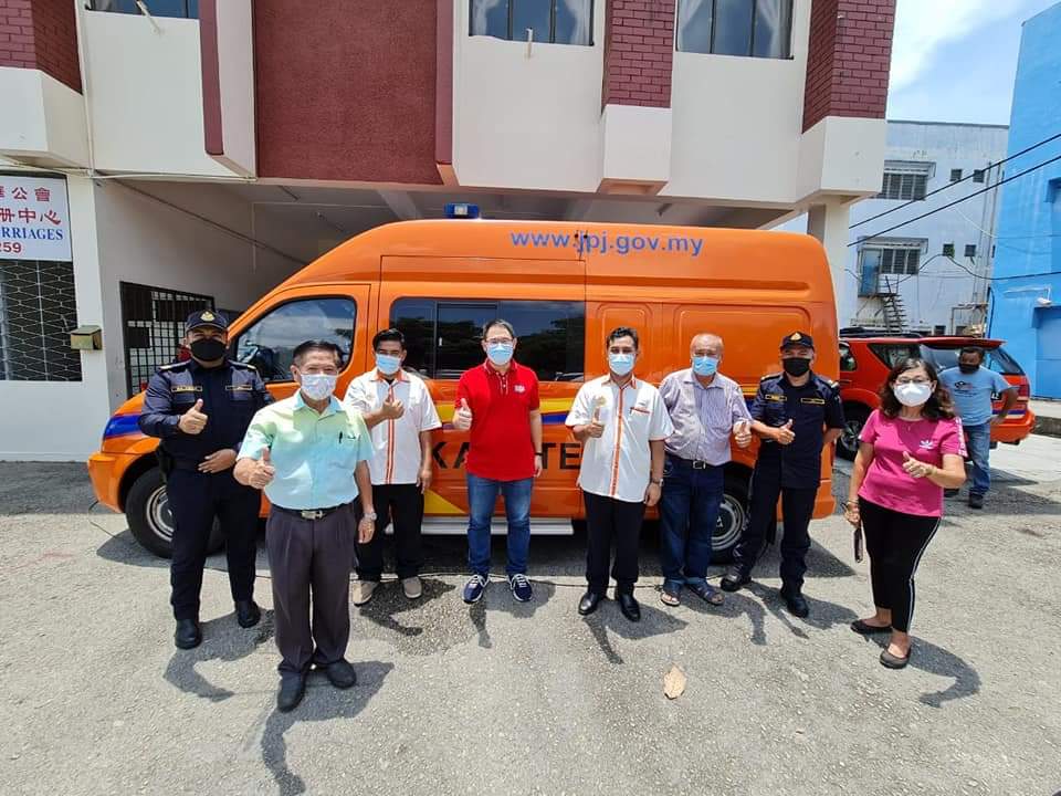 柔：陆交局流动柜台到巴力拉惹为民服务