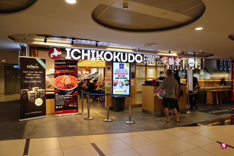 樟宜机场搭客大厦重开首日 餐厅商店格外冷清