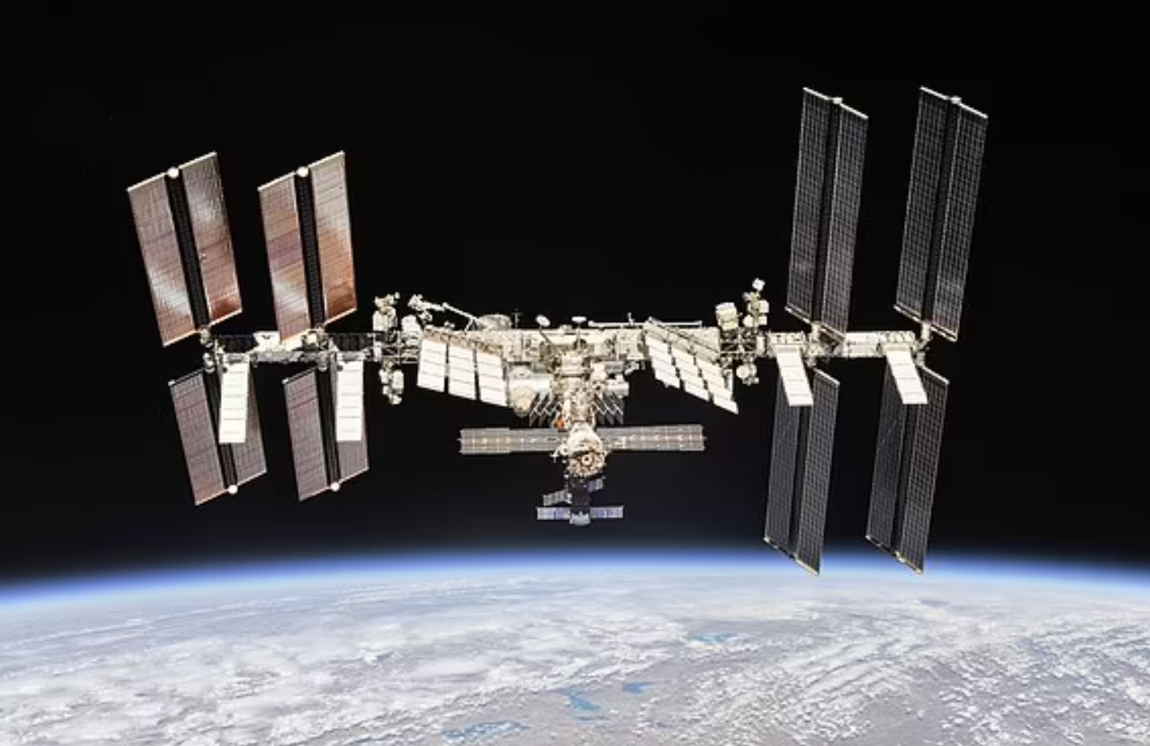 看世界/国际空间站俄罗斯服务舱冒烟