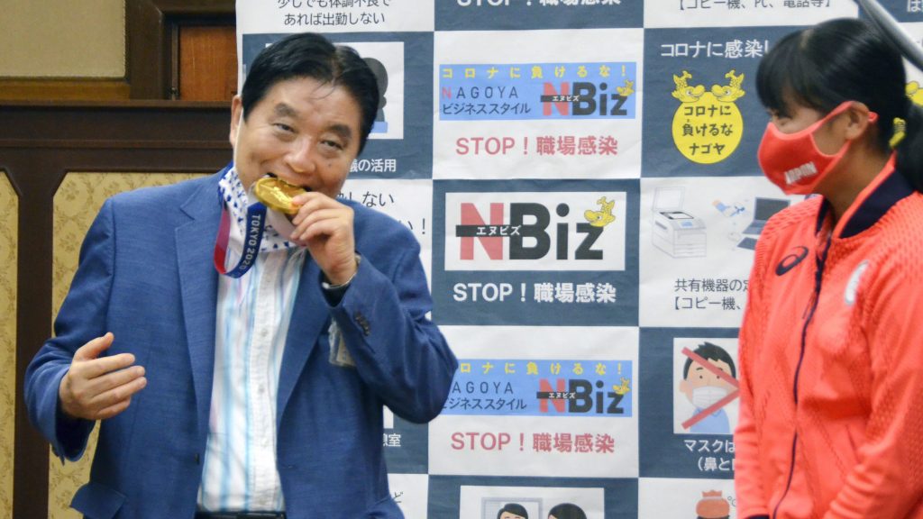 「咬金牌」惹争议<br/>名古屋市长确诊冠病