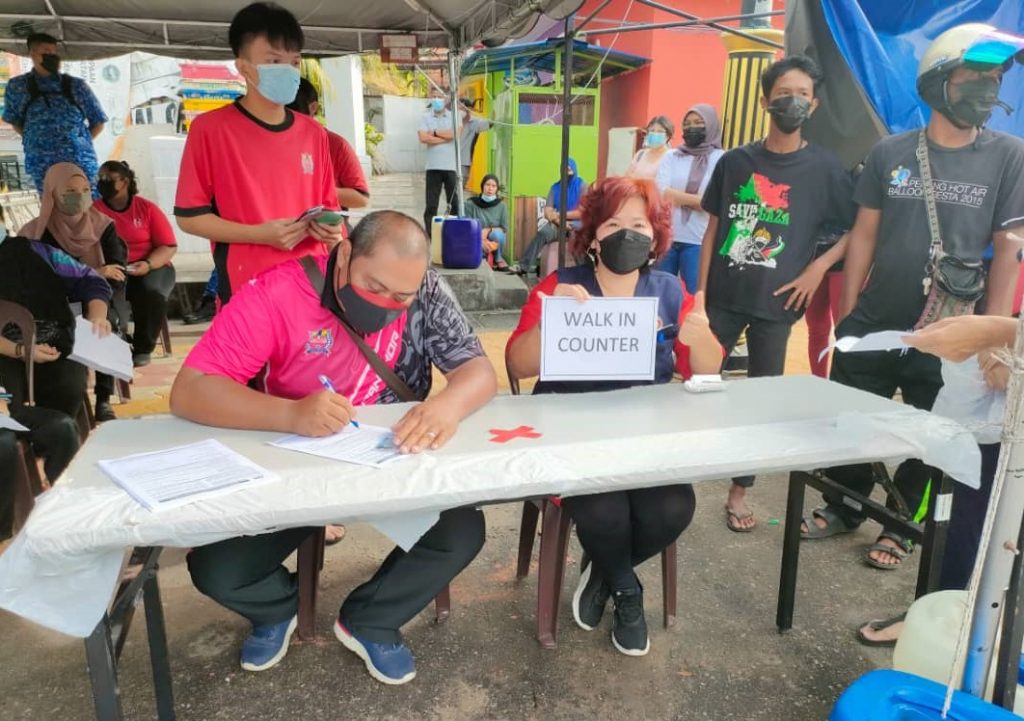 霹／邦咯岛中学生接种疫苗