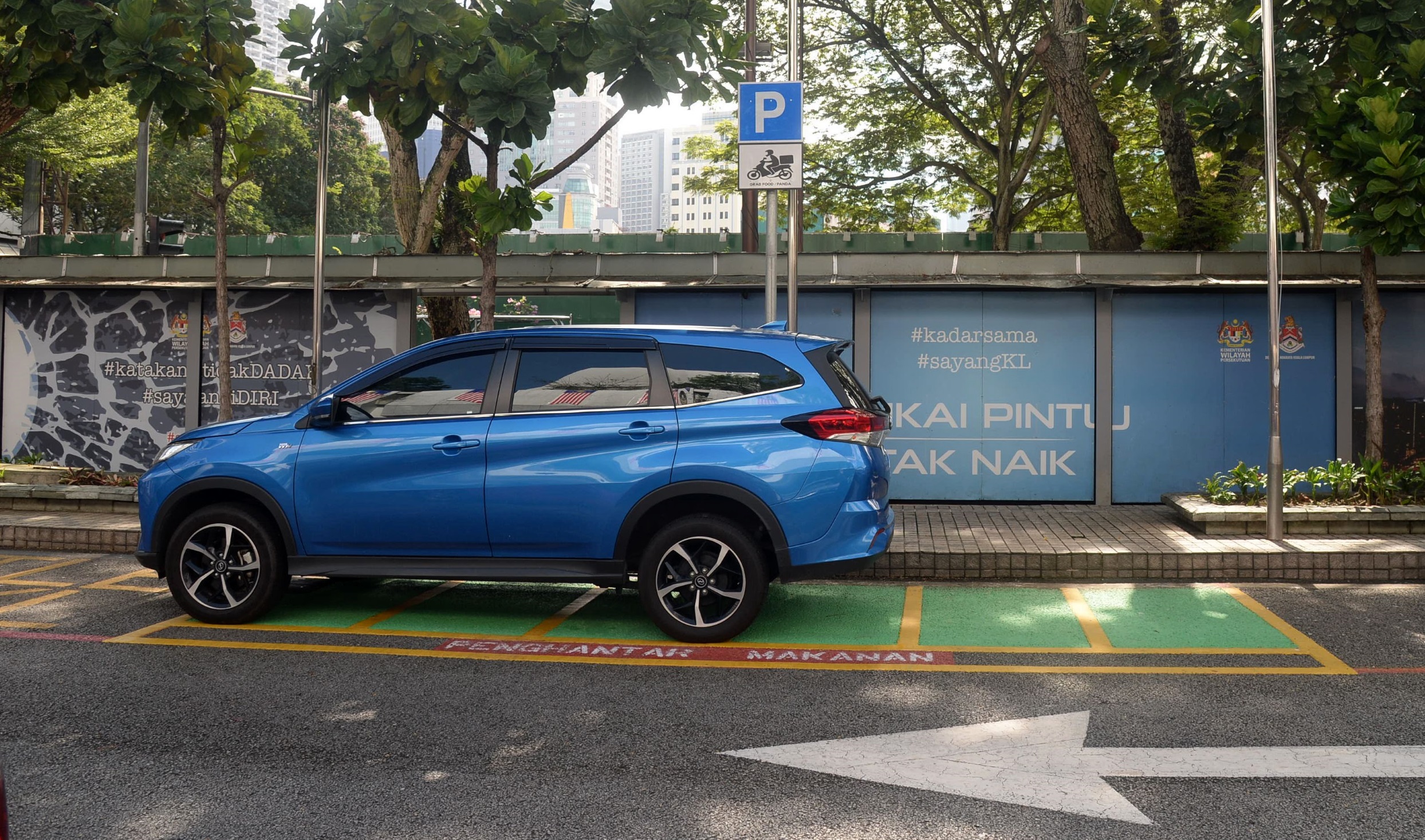 （大都会）/封面/吉隆坡绿区摩托停车格／10图