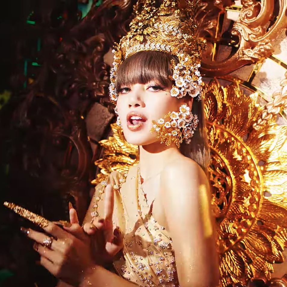 Lisa@BLACKPINK新歌MV化身泰国公主·90分钟破千万女歌手纪录