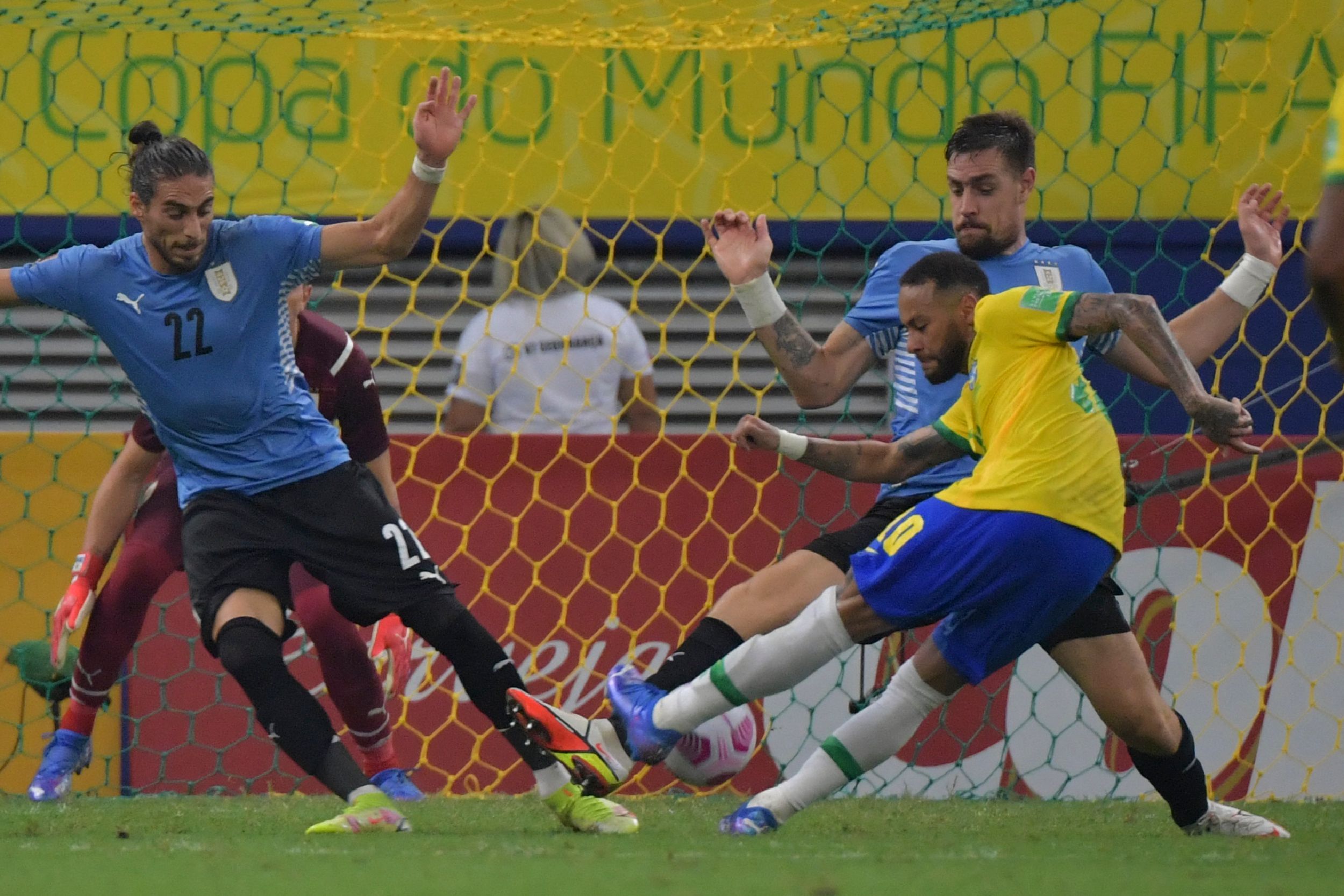 4比1大胜劲敌乌拉圭  巴西11轮砍10胜