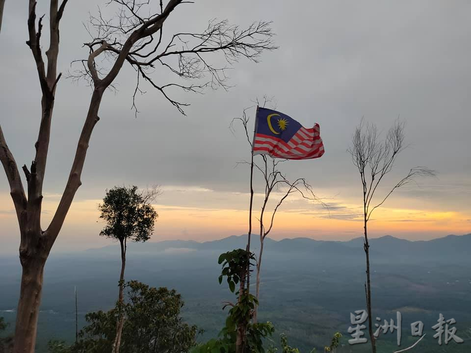 东：重阳节诗诺朗登山少