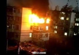 中国／大连居民楼爆炸酿2死7伤　楼顶炸毁窗户碎裂