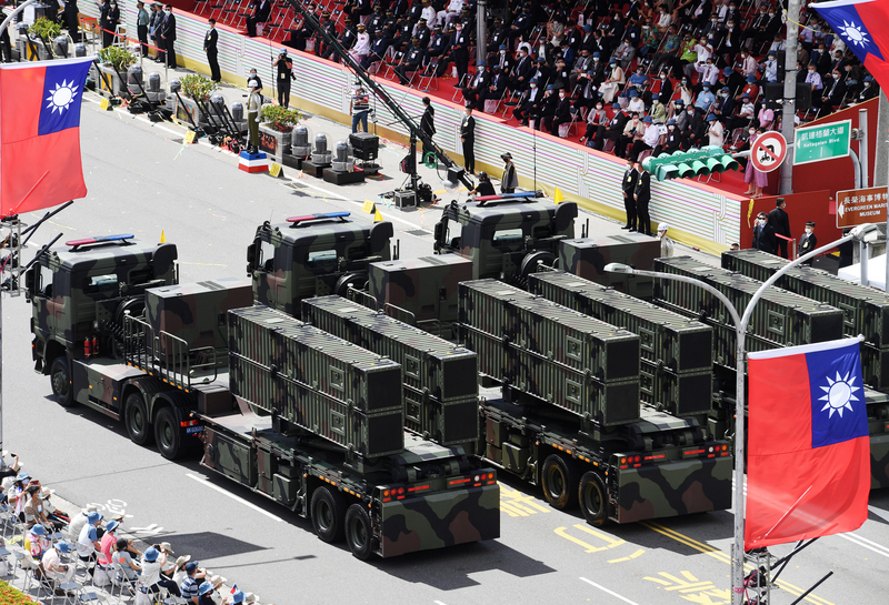 双十 台湾军方展示多款主力装备