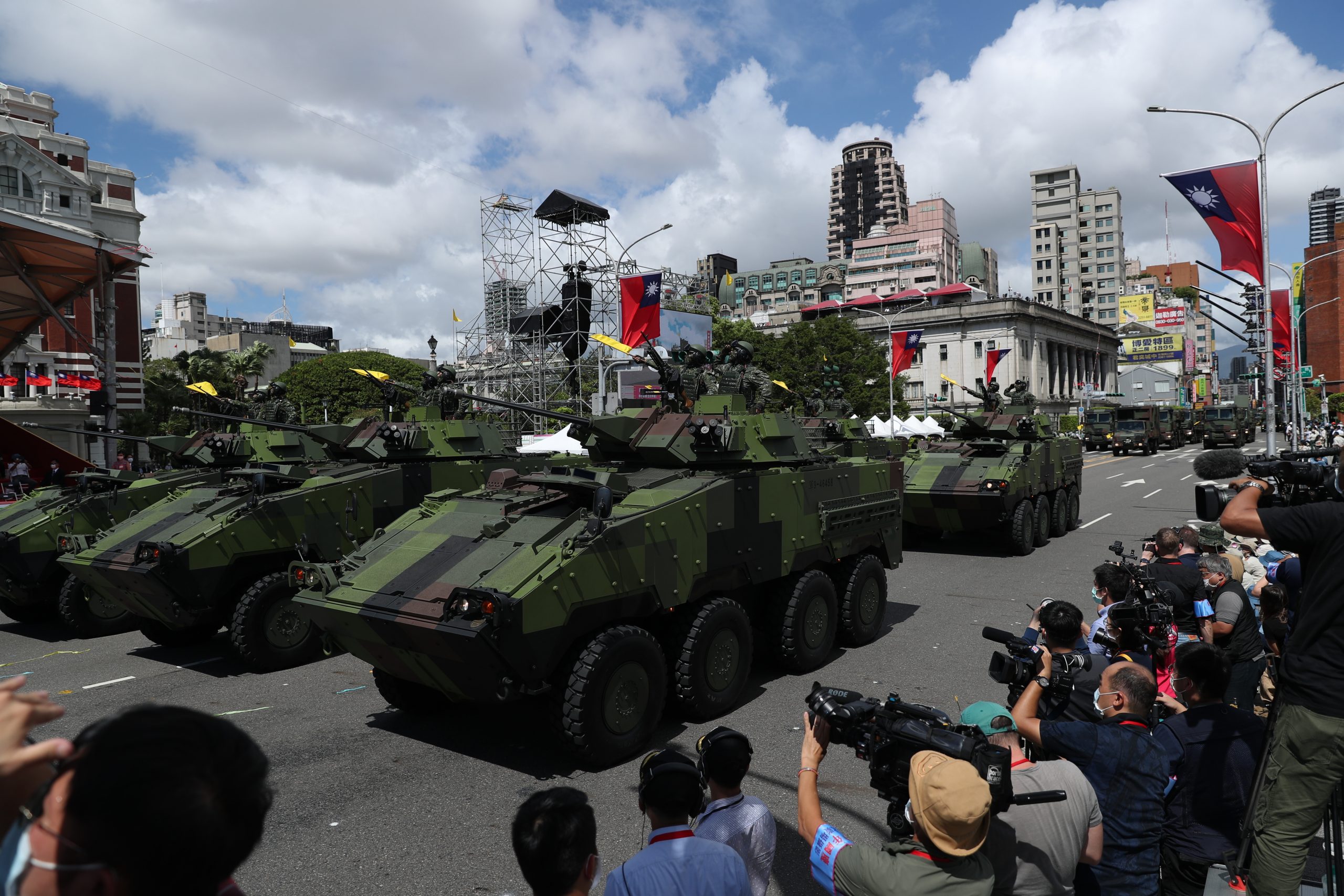 双十 台湾军方展示多款主力装备