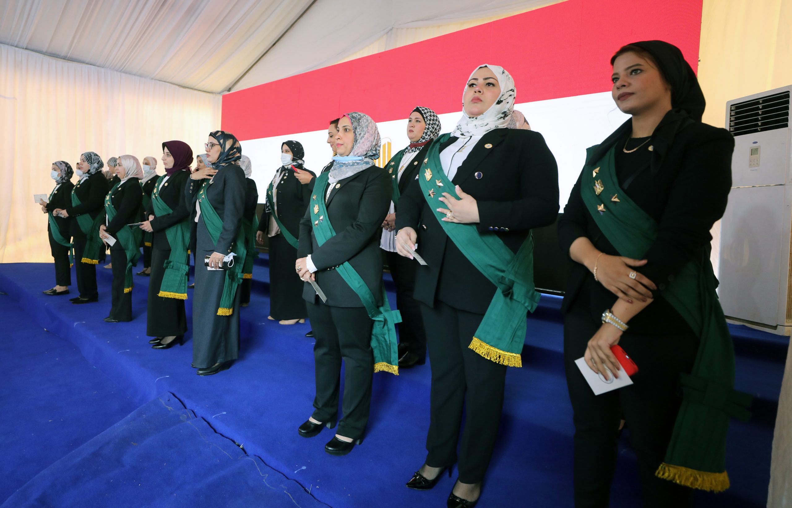 埃及首次任命女法官 98名女性宣誓就职