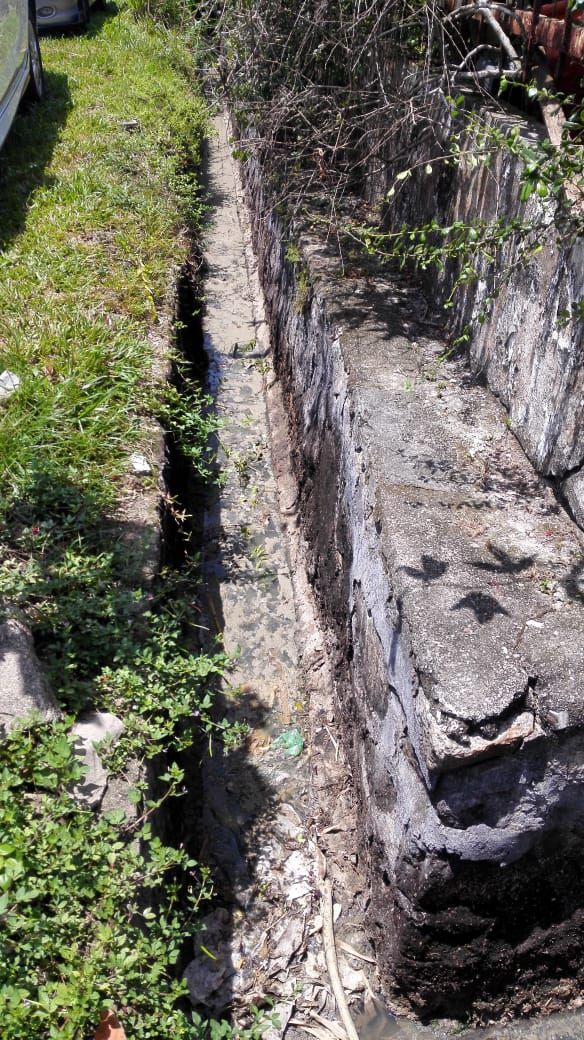 大都会/封面副文/锡米山城市花园2路屋后崩塌的沟渠将于本月内抢修