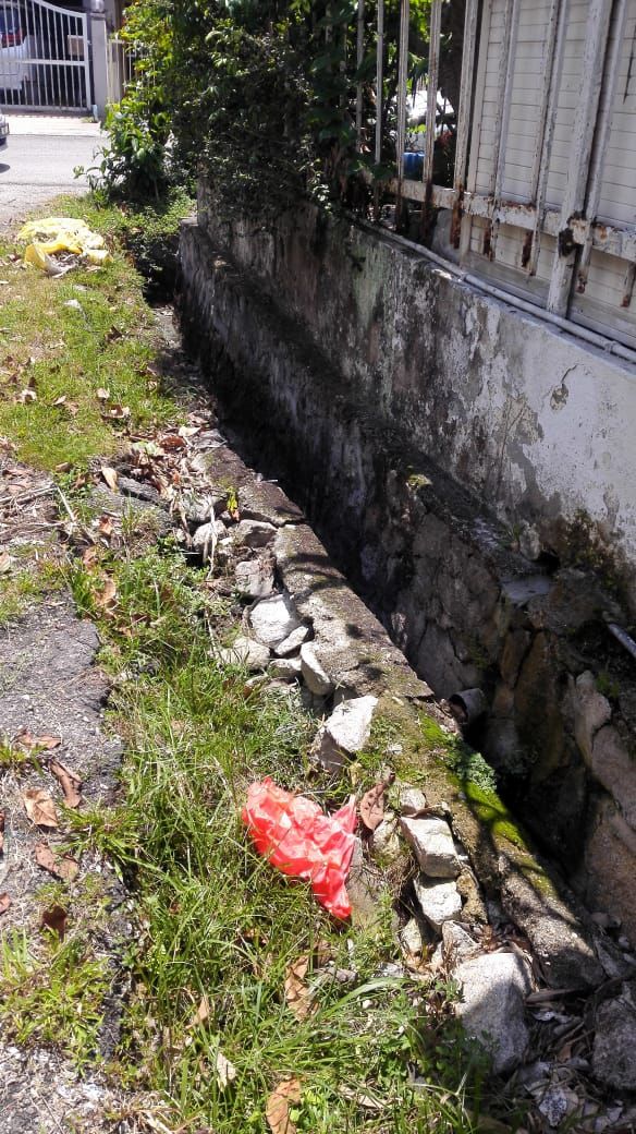 大都会/封面副文/锡米山城市花园2路屋后崩塌的沟渠将于本月内抢修