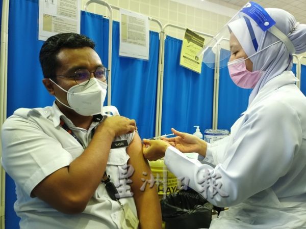 大霹雳时事焦点／怡保牙也接种中心延至29日 预计4天6000医护打加强剂