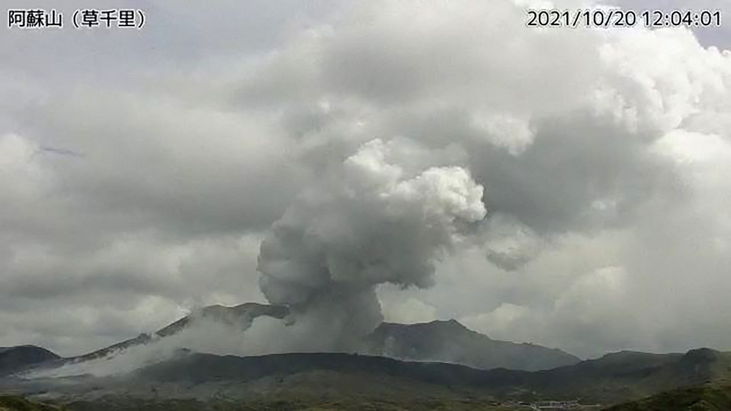 日本阿苏火山大爆发 火山灰来袭如末日