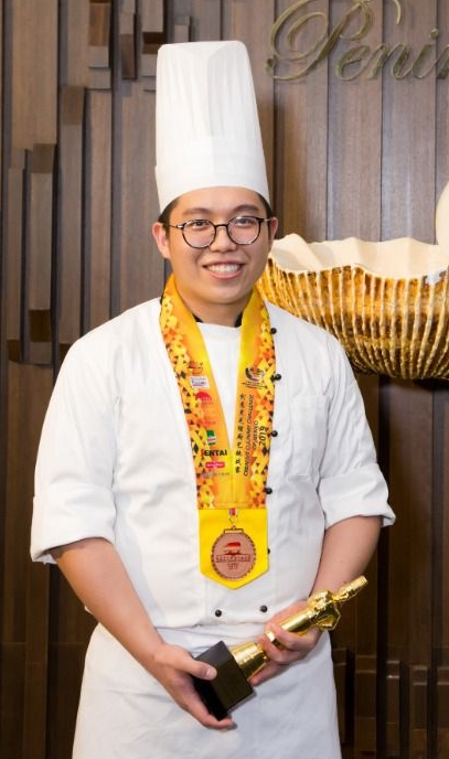  柔：【今日面谱】（10月14日刊）：马来语示范烹煮各族可吃的华人美食，胡嘉乐在TikTok走红