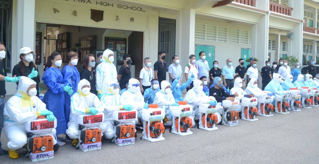 麻坡中化中学即将复课，峇吉里行动部队到校消毒