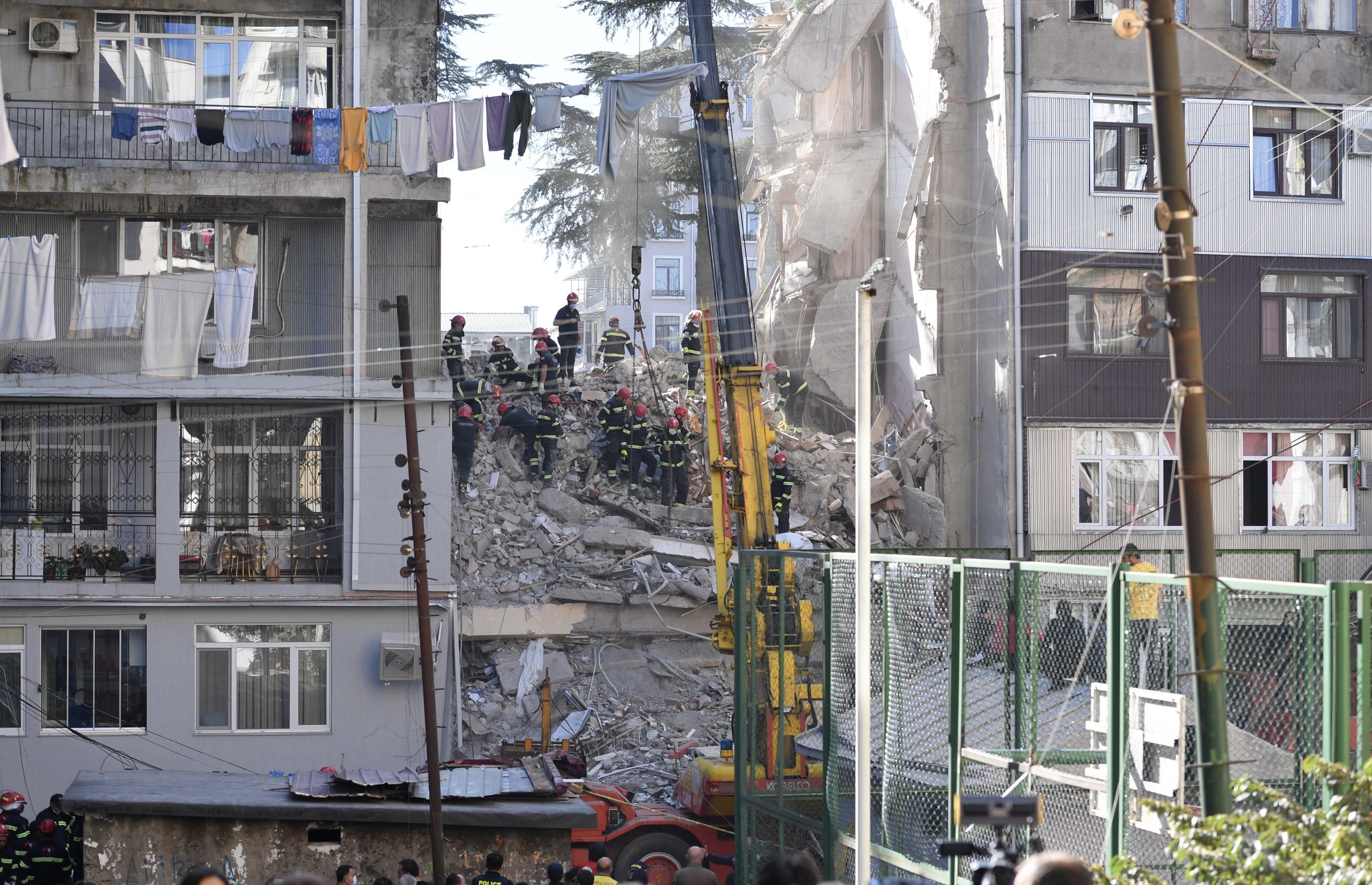 格鲁吉亚／7层楼房垮塌 多人被困