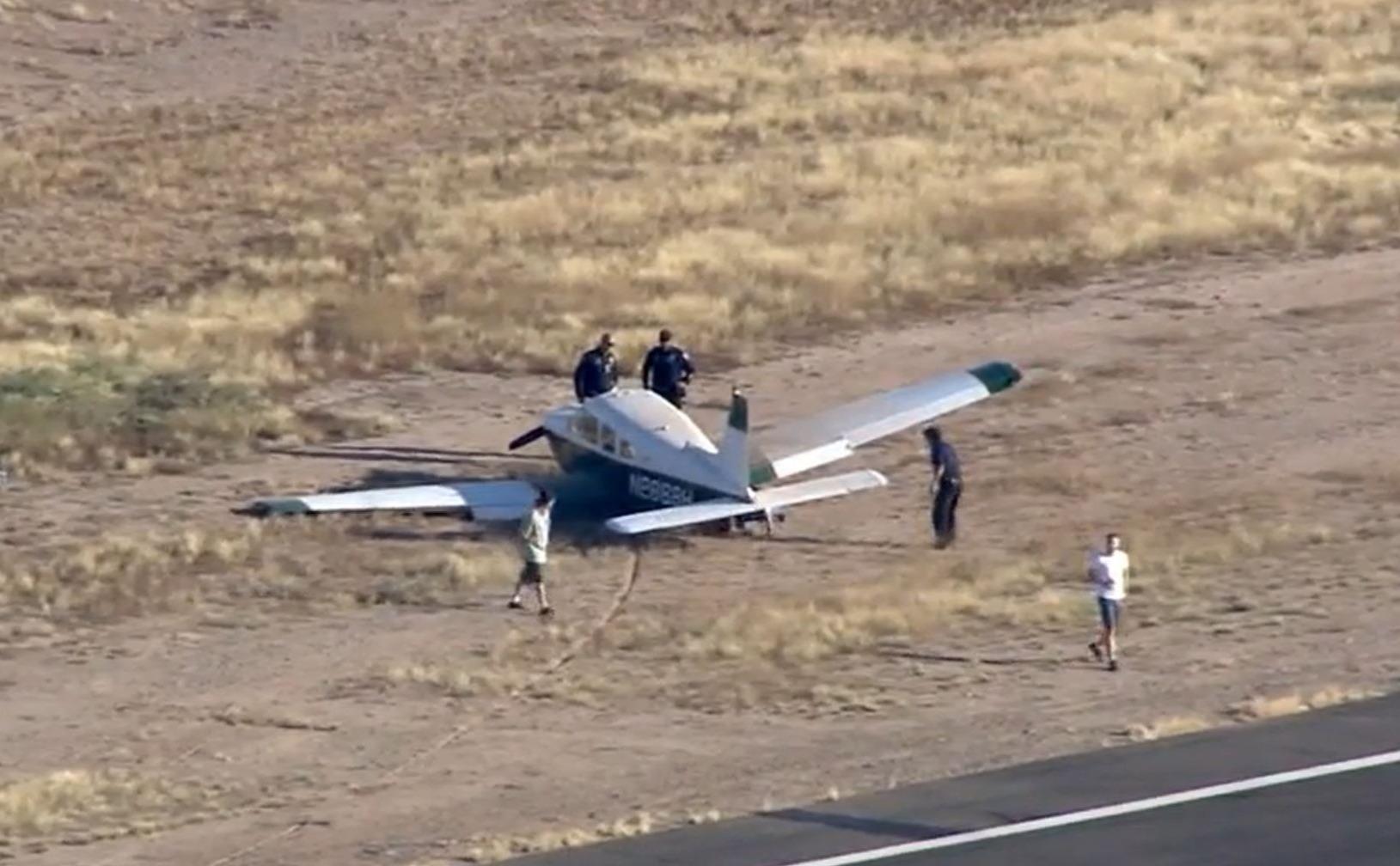 看世界／亚利桑那州直升机与轻型飞机半空对撞酿2死