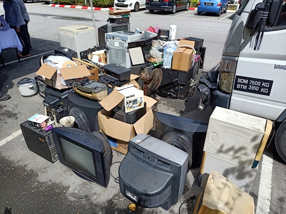 霹／版头／回收电子垃圾 怡保达10吨 市民带走3000令吉