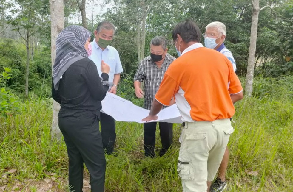 霹：水利灌溉局拨款维修瓜拉仕林种植区道路