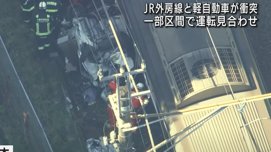 日本快速列车轿车相撞 500乘客无恙