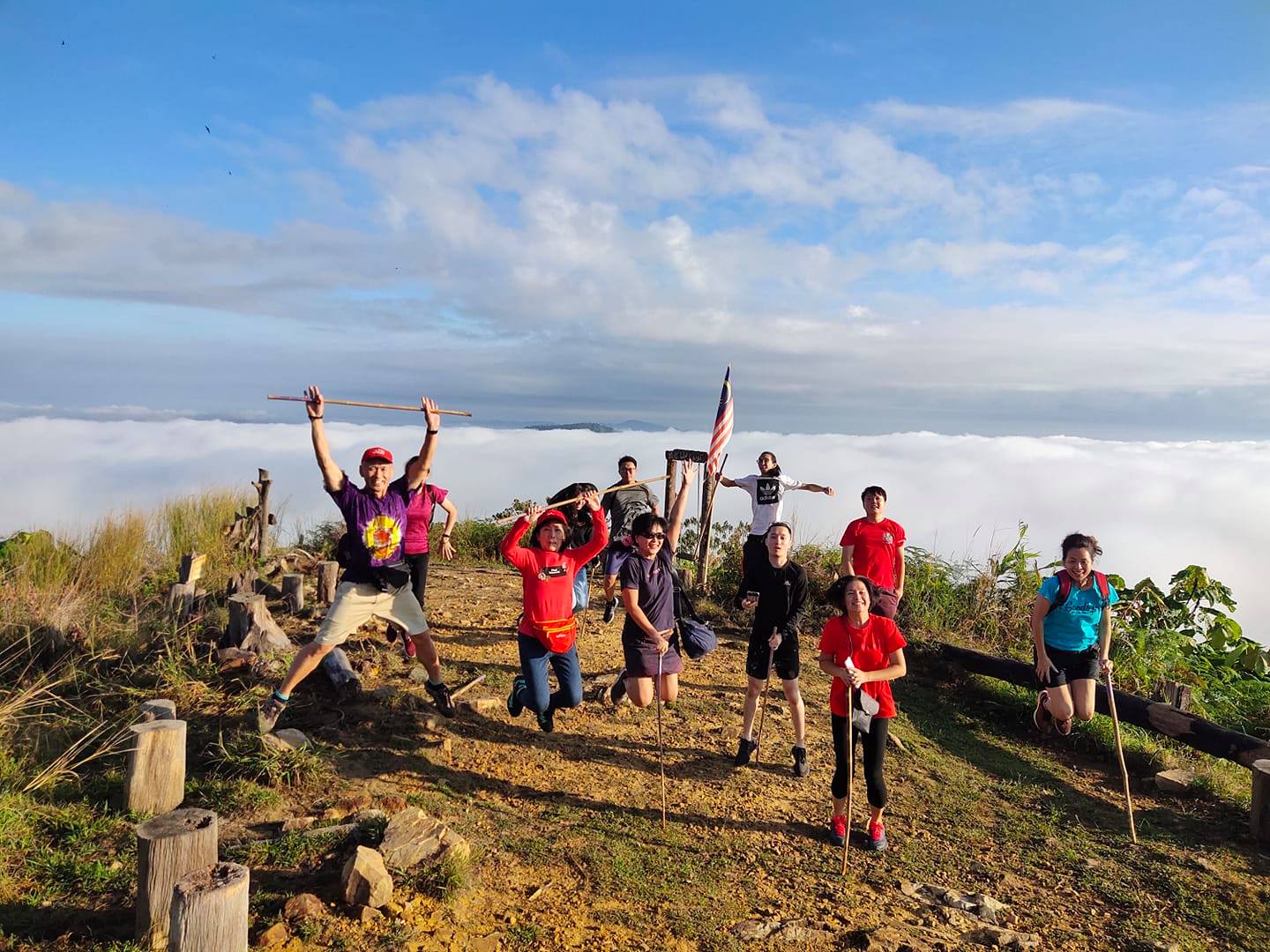 东：云海山的登山客不减