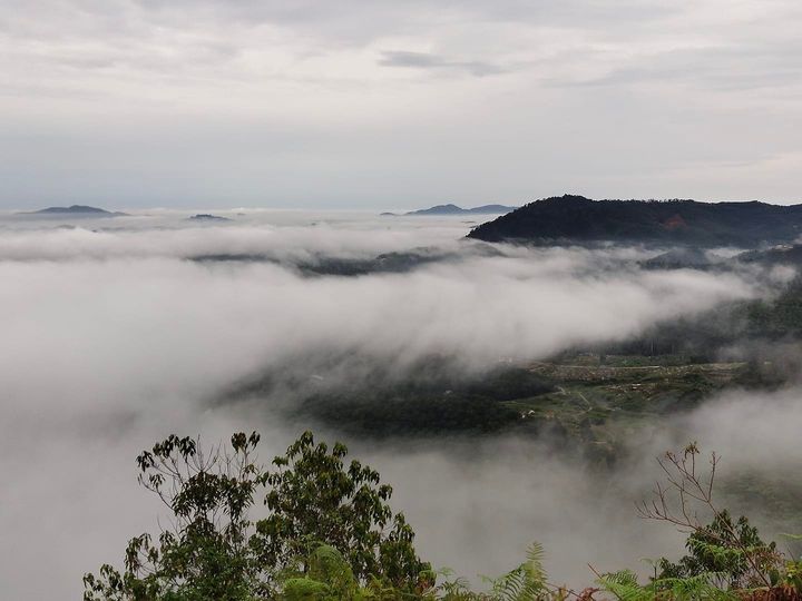 东：云海山的登山客不减