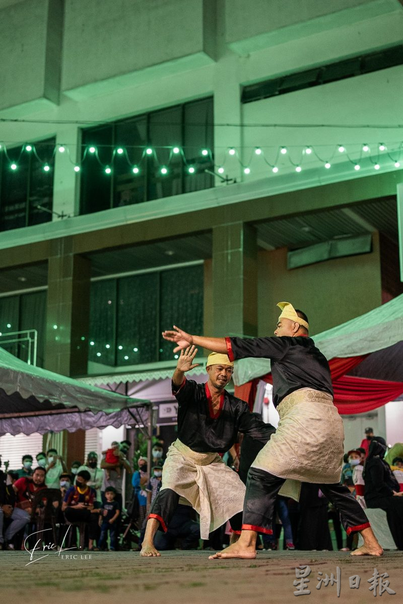 东：哥打峇鲁市议会举办冠病疫情爆发超过1年半以来的第一场文化嘉年华，并邀请华团鼓队和华裔音乐人参与其盛。