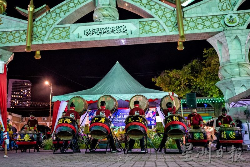 东：哥打峇鲁市议会举办冠病疫情爆发超过1年半以来的第一场文化嘉年华，并邀请华团鼓队和华裔音乐人参与其盛。