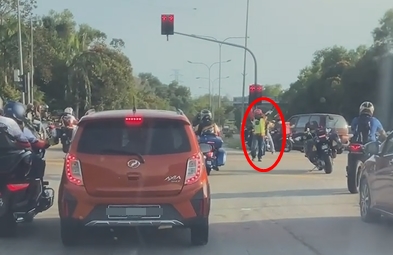 供FB／强行为摩托车队“开路”及“硬闯红灯”，警揪到2名“拦路者”