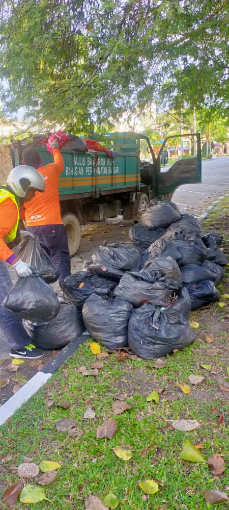 大霹雳时事焦点／怡保市政厅清洁队 出动到多区清理垃圾