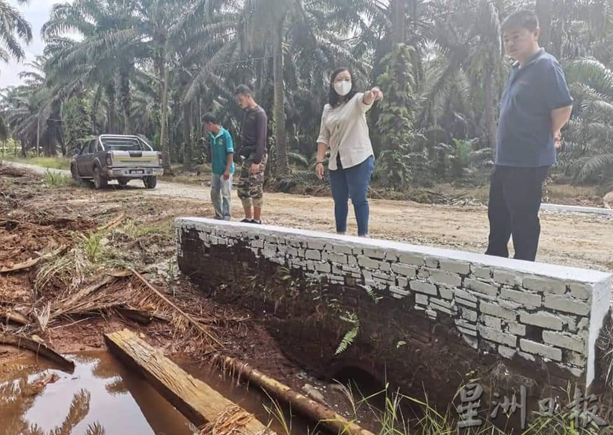 大霹雳时事焦点／曼绒各部门未雨绸缪 洗沟挖深河床防水灾