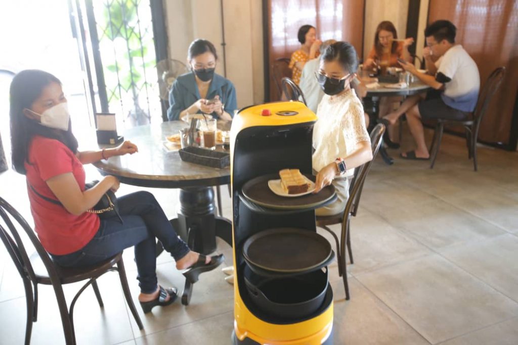 大霹雳时事焦点／餐馆迎“Robot仔”员工 灵活避障送餐效率高