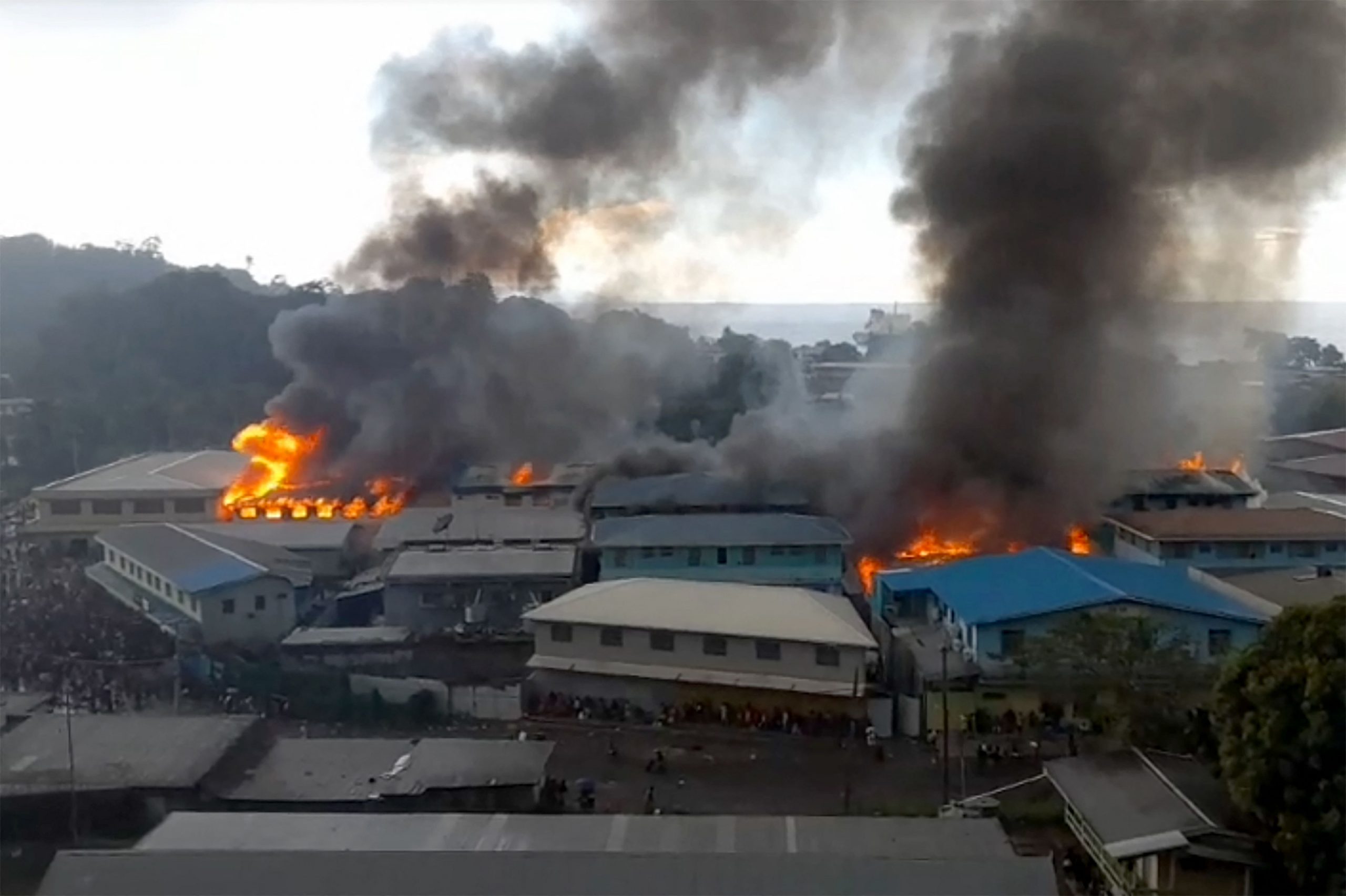 所罗门群岛爆发示威 唐人街建筑物遭纵火