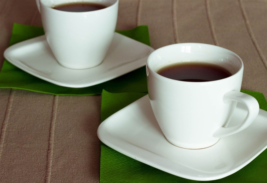 拚盘)11年研究出炉 喝茶与咖啡可能降中风失智风险