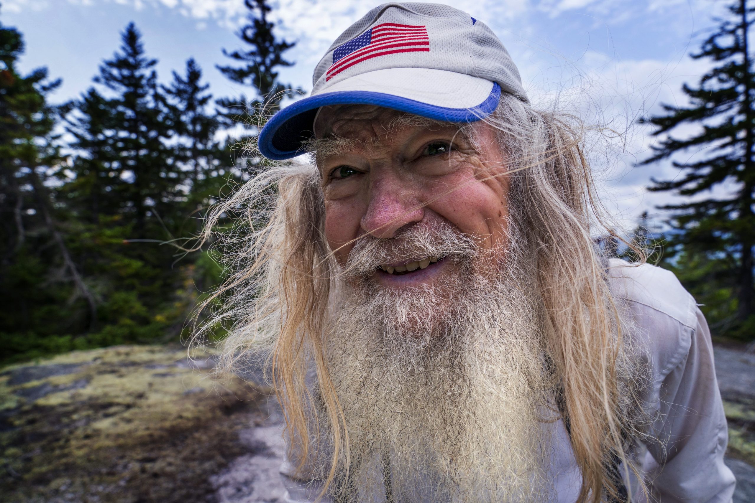 拼盘 2图／83岁长者征服美国阿帕拉契亚远足径 全长3500公里创纪录