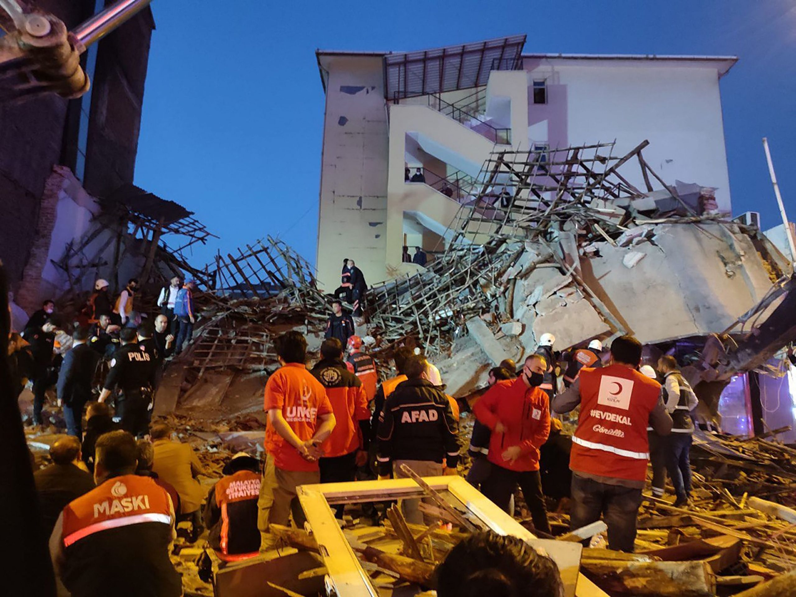 看世界2 土耳其建筑物倒塌　21人陷瓦砾堆全数获救
