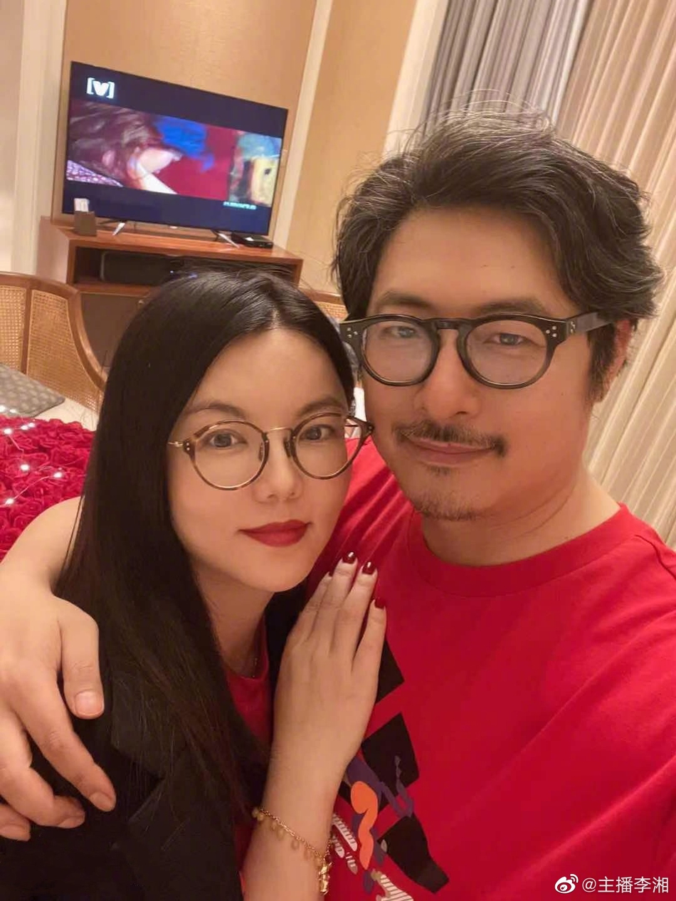 第3度被拍到搂妹进酒店 王岳伦宣布离婚李湘又秒删