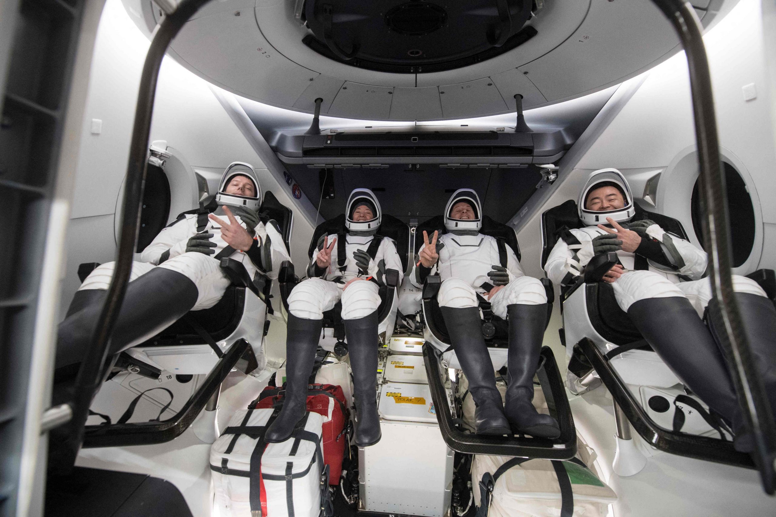 美国／4太空人结束6个月任务 SpaceX太空船返回地球降落墨西哥湾 