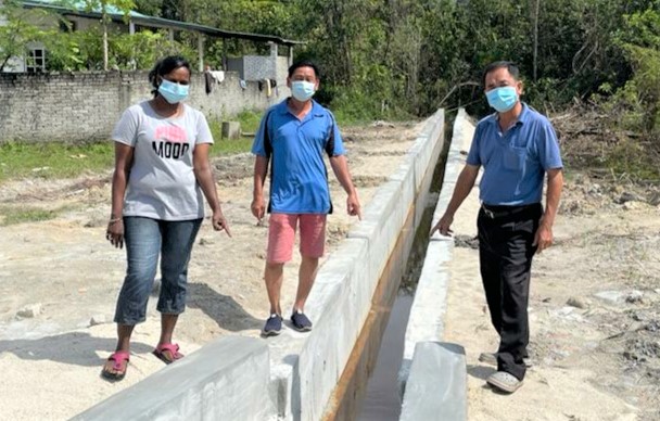 霹：打巴万岭园重组村村委会新建排水道 纾解大雨淹水问题