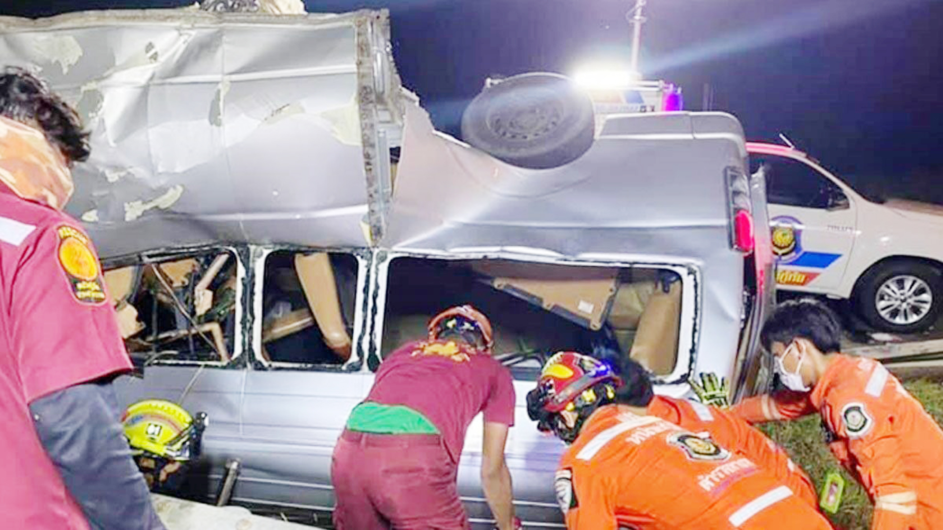 泰国大城旅游面包车严重车祸 4名日本游客在内共5人当场死亡